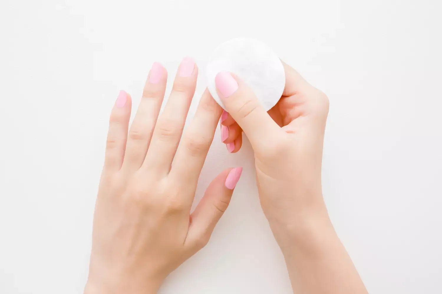 Comment dégraisser un ongle sans cleaner selon les conseils de Natacha ?