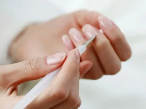 Comment enlever des faux ongles sans utiliser d’acétone 2