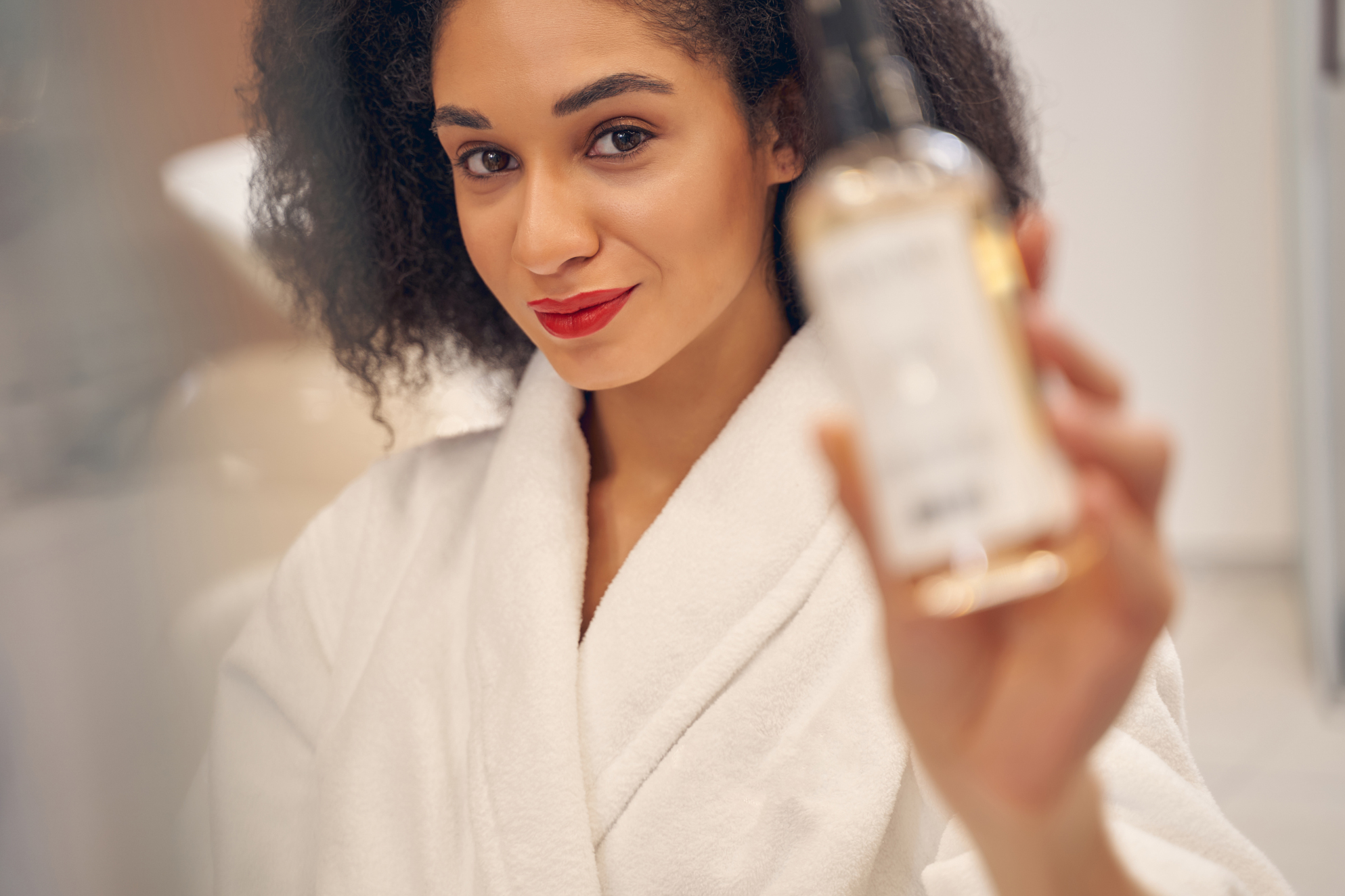 Le musc blanc dans les routines beauté, comment cette fragrance s’impose partout