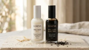 Deux flacons de Peel Shot Lumeva Rice et Black Rice sur un support minimaliste, illustration pour notre avis.