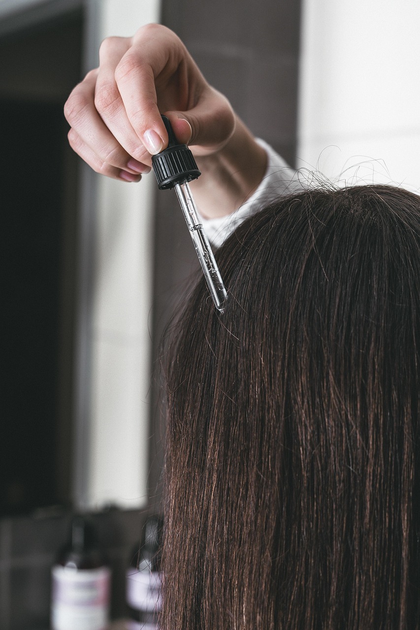 Huile de ricin bio pour cheveux et cils : quelle qualité privilégier ? Le guide 2026